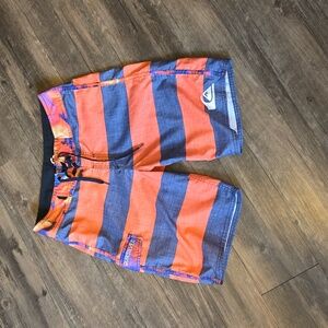 Quicksilver sz 29 Board Shorts Velcro pocket